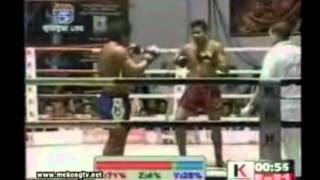 Khmer boxing Lao Sinath Vs Touch Reachisey  Kun Khmer 2011 [upl. by Eybba]