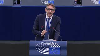 Pierfrancesco Maran Garantire alloggi sostenibili dignitosi e a prezzi accessibili in Europa [upl. by Neelehtak415]