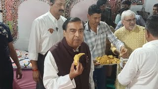 jamnagar  Mukesh Ambani eating bhajiya said that quotKhambhalias bhajiya is world famousquot [upl. by Nnylarak408]