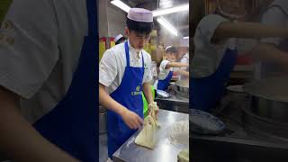 Let’s have a bowl of Lanzhou beef noodles for lunch This guy’s skills are pretty good [upl. by Noryv708]