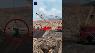 Giant Excavator Amazing Facts shorts [upl. by Raye]