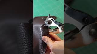 Perçage de trous shorts hephlam leathercraft artisansewing satisfying maroquinerie [upl. by Zetniuq168]