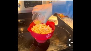 ZULAY SILICONE POPCORN POPPER REVIEW  Delicious Hot Popcorn in Minutes [upl. by Bret]