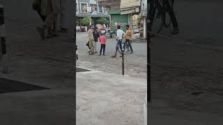 रोड पर पतंग लूटना shorts thelooknews news accidentnews kite [upl. by Dronel]