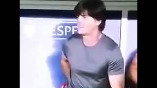 Jogi Löw kratzt sich am Arsch [upl. by Kiernan107]