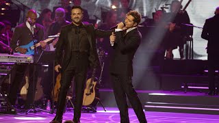 Inolvidable Luis Fonsi y David Bisbal person of the year Laura Pausini [upl. by Naimerej]