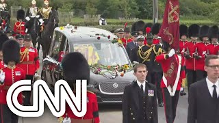 Caixão da rainha Elizabeth II chega a Windsor  LIVE CNN [upl. by Litnahc279]