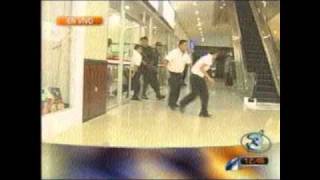 Balacera en Centro Comercial Tikal Futura Telediario [upl. by Ahsikit]