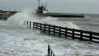 Gorleston Storm Waves Feb 2009 [upl. by Ecidnac]