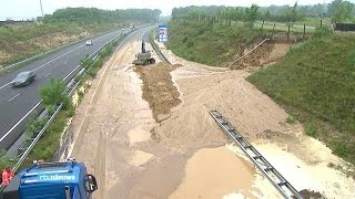 Snelweg wordt drijfzand bij Venlo  RTL NIEUWS [upl. by Aman]