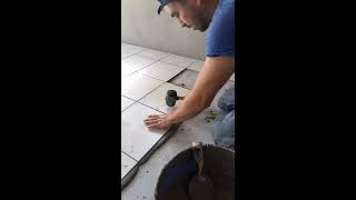 Como instalar piso cerámico para principiantes  how to install ceramic floor on uneven surface [upl. by Woods]