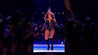 Beyoncé  Singles Ladies live [upl. by Viccora]