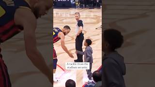 Steph Curry gave this kid a high 5 after he ran onto the court shorts nba stephcurry [upl. by Surad]