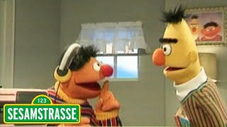 Ernie und Bert Ich versuche zu lesen  Sesamstraße [upl. by Crosse]