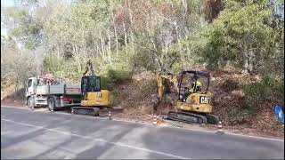 Scavo combinato con martellone Caterpillar 50 quintali  caterpillar 303 [upl. by Anirbys]