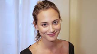 Nora Arnezeder participe à lopération Vestiaire Solidaire [upl. by Zane]