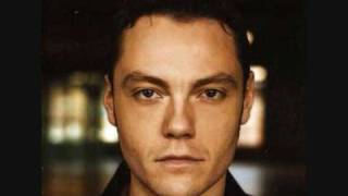 Tiziano Ferro  A Mi Edad [upl. by Topper]