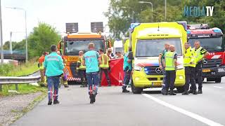 Vrachtwagenchauffeur overleden na aanrijding op snelweg A15 Ridderkerk [upl. by Myke982]