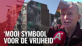 Nieuwe grote muurschildering zoenende mannen op Vijzelgracht [upl. by Idelle]