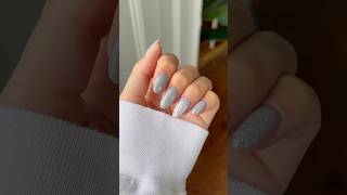 Snygga glittriga gråa naglar 🩶💅🏼 trydippi dippi dippinails dippikit nails nailinspo [upl. by Verdie]