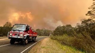 BUSHFIRES FORCE EVACUATIONS IN VICTORIA AMID WILD WEATHER [upl. by Lehctim]