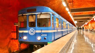 Tåg på Blå linjen i Stockholms Tunnelbana [upl. by Solita]