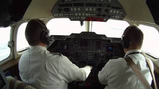 Hawker 800XP  Aspen Colorado Landing  Pilots View [upl. by Cand]