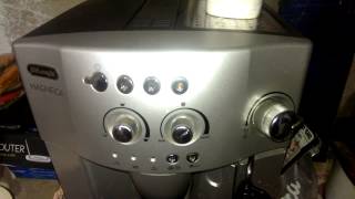 DeLonghi ESAM 4200 [upl. by Aimerej]