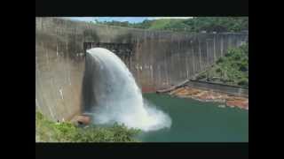 Kariba dam spilling 2013 [upl. by Enilhtak703]