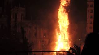 Mascletá Nocturna amp Crema Falla en plaza del Ayuntamiento  Fallas de Valencia 190314 HD [upl. by Leohcin793]