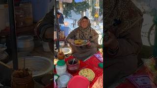 Bajrangi bhaijaan wali munni and mother selling sarso ka saag and makke ki roti in kashmir dudhpatri [upl. by Ylrebmek]