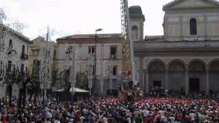 La paranza Trinchese la domenica mattina in piazza Festa dei gigli di Nola 2011 [upl. by Aurelia473]