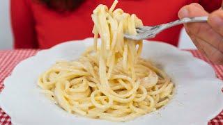 Spaghetti cacio e pepe – la vera ricetta originale alla romana facile e veloce [upl. by Aerdnod829]