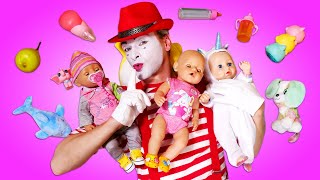 Der Clown passt auf drei Baby Born Puppen auf Spielzeug Video für Kinder [upl. by Nore]