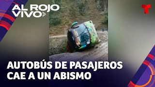 Autobús resbala y cae por un abismo en Perú [upl. by Armstrong]