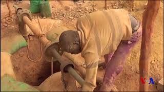 Au Burkina Faso l’orpaillage sest installé dans la région de Gaoua vidéo [upl. by Troy94]