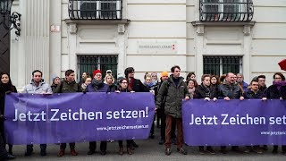 Flashmob vor dem Fenster von Sebastian Kurz [upl. by Dianuj]