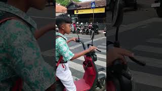 Viral sepeda listrik di zebra cross [upl. by Landri588]