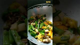 Ilish Macher Matha Diye Pui Shak  Hilsa Fish Recipe  Bengali Recipe  Bengali Food Kitchen shorts [upl. by Drofdarb676]