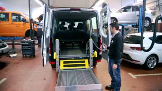 Baumer Schulbus OHG  Funktionsweise Rollstuhllift VW Crafter [upl. by Cesar]