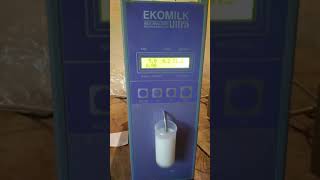 Milk fat testing machine मे दूध की फेट केसे टेस्ट करे [upl. by Cyprus]