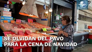 Cambian el tradicional pavo por mariscos para la cena de Navidad [upl. by Namreg]