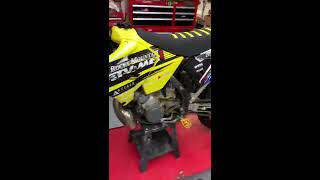 Lectron carb install 2001 Suzuki rm250 [upl. by Amerak554]