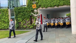 Preußens Gloria Einmarsch Stabsmusikkorps der BundeswehrWachbataillon BMVg Bundeskanzleramt [upl. by Eno]