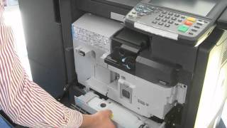 okm2000de Kyocera TASKalfa Monolaser Tonerwechsel 3500i 4500i 5500i [upl. by Ainoet]