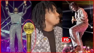 Incroyable entrée €xplosive de Wally Seck à son concert aux parcelles assainies…Le micro d’or… [upl. by Dlanar]