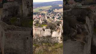 Zřícenina hradu nad městysem Falkenstein 🏰🇦🇹🏍 hrad rakousko roadtrip falkenstein [upl. by Lev]