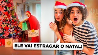 O PALHAÃ‡O ASSUSTADOR LEVOU TODOS OS PRESENTES DE NATAL DA FAMÃLIA OLIVEIRA [upl. by Eiznekcm462]