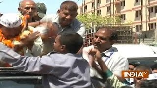 Kejriwal does it again slapped by auto driver [upl. by Drabeck]