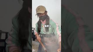 这还是我第一次给爸爸妈妈做饭。机车女孩 农村美食 450clc [upl. by Asirrom]